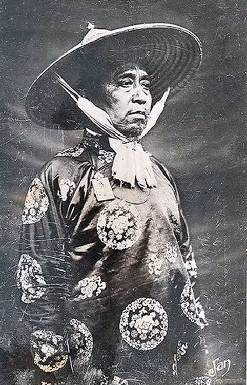 Một ông quan ở Lào Cai.