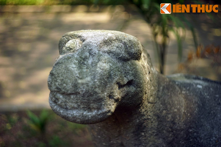 Ngược dòng lịch sử, Thái sư Trần Thủ Độ (1194 - 1264) là người góp phần quan trọng trong việc dựng lên triều Trần và kháng chiến chống quân Mông Cổ. Ông được các sử gia miêu tả như một người quyết đoán, mưu lược, đôi khi tàn nhẫn trong nỗ lực củng cố quyền lực vương triều.