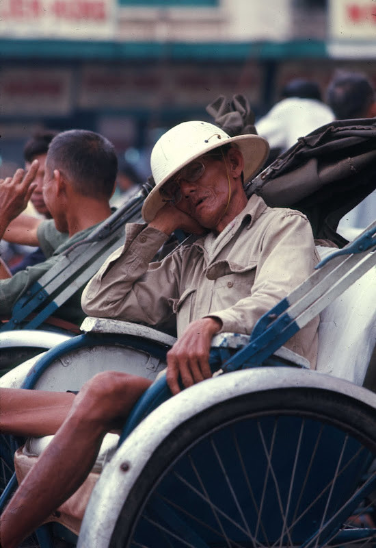 Giấc ngủ của người lái xích lô.