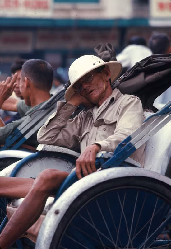 Giấc ngủ của người lái xích lô.