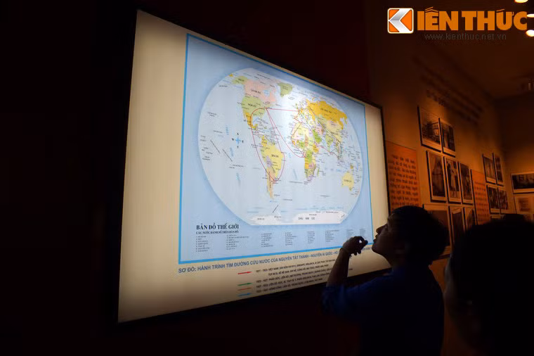 Ngày 4/6/1911, Nguyễn Tất Thành lấy tên là Văn Ba rời phân cuộc Liên Thành thương quán xuống tàu của Pháp mang tên Amiral Latouche Treville. Ngày 5/6/1911, con tàu rời bến cảng Nhà Rồng đưa người thanh niên yêu nước ra đi tìm con đường giành độc lập tự do cho dân tộc.