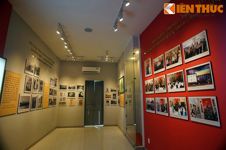 Tầng hai là khu trưng bày về hành trình tìm đường cứu nước của Bác Hồ.