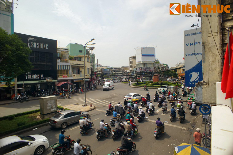 Khung cảnh nhìn từ ban công.