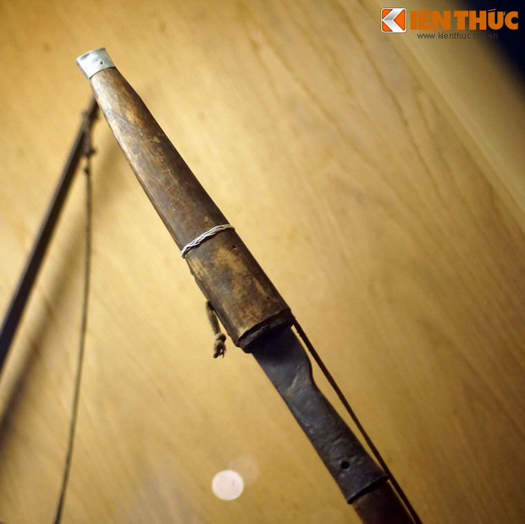 Lưỡi giáo có vỏ của người Chứt ở Quảng Bình. Cũng như nỏ, giáo là vũ khí dùng được trong cả săn bắn và chiến đấu.