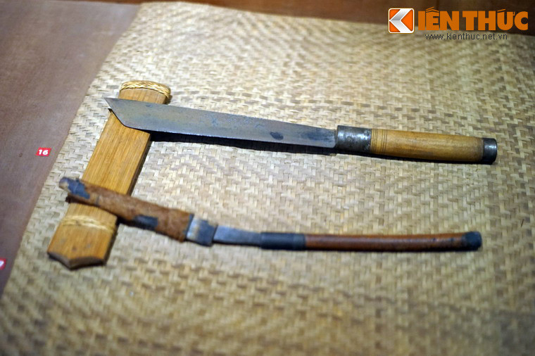 Các loại dao của người Xơ Đăng ở Kon Tum. Dao và một loại vũ khí rất da dụng của cộng đồng các dân tộc Việt Nam.