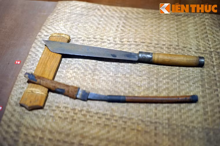 Các loại dao của người Xơ Đăng ở Kon Tum. Dao và một loại vũ khí rất da dụng của cộng đồng các dân tộc Việt Nam.