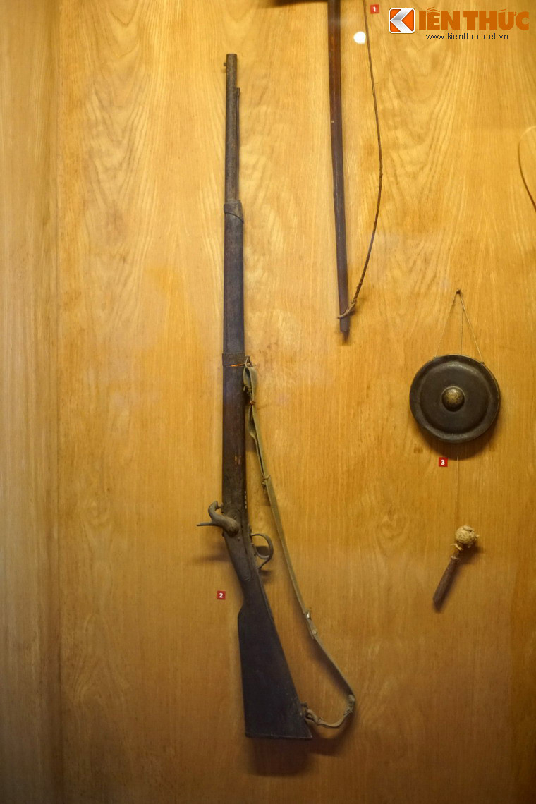 Một khẩu súng kíp do của Mường ở Hòa Bình. Súng kíp là loại súng trường đơn giản, nguyên tắc hoạt động đơn giản, có thể tự chế bằng các nguyên vật liệu địa phương.