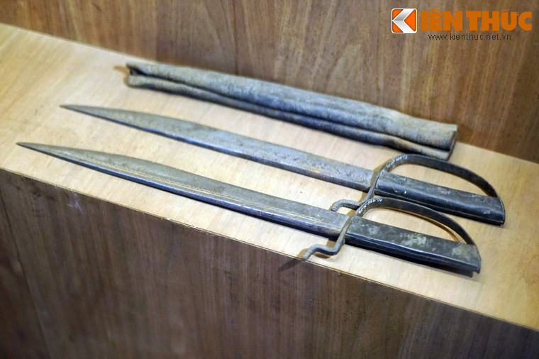 Gươm thờ của người Giáy ở Hà Giang. Theo quan niệm của các thầy mo vùng cao, gươm là thứ vũ khí thiêng liêng, có thể sử dụng để xua đuổi tà ma.