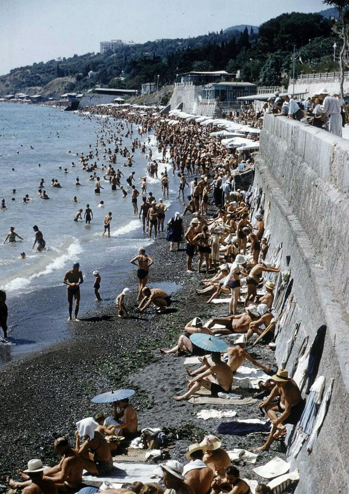 Bãi biển của thị trấn nghỉ dưỡng Gurzuf ở bán đảo Crimea.