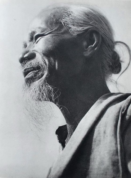 Cụ già ở miền Trung Việt Nam.