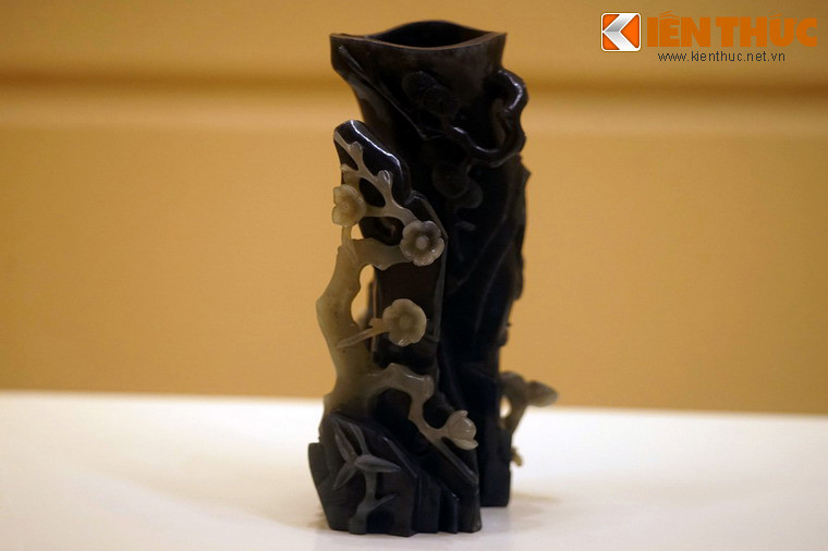 Ngan nguoi truoc bo suu tap ngoc quy cung dinh nha Nguyen