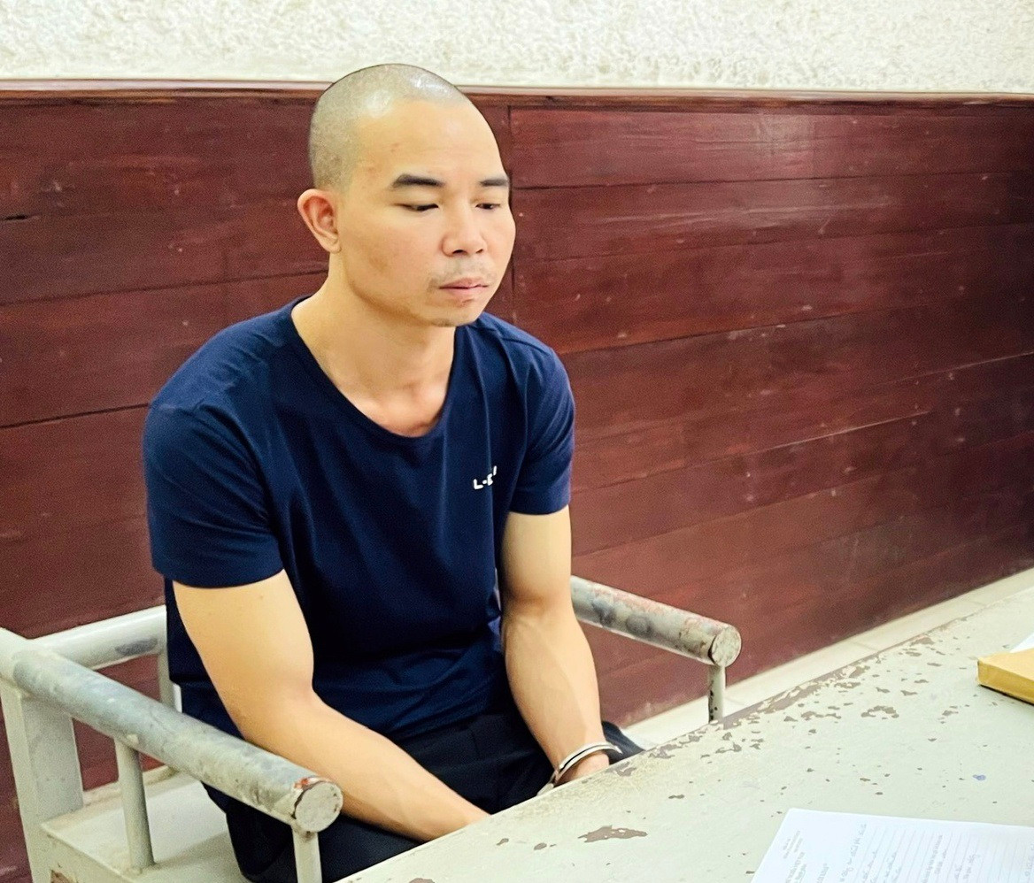 Ngày 11/9, Công an TP. Lào Cai, tỉnh Lào Cai, đã tạm giữ hình sự Chấu Văn Diu (34 tuổi, người địa phương). Đây là đối tượng mang 2 lệnh truy nã về tội Trộm cắp tài sản, bị bắt sau gần 8 năm lẩn trốn.