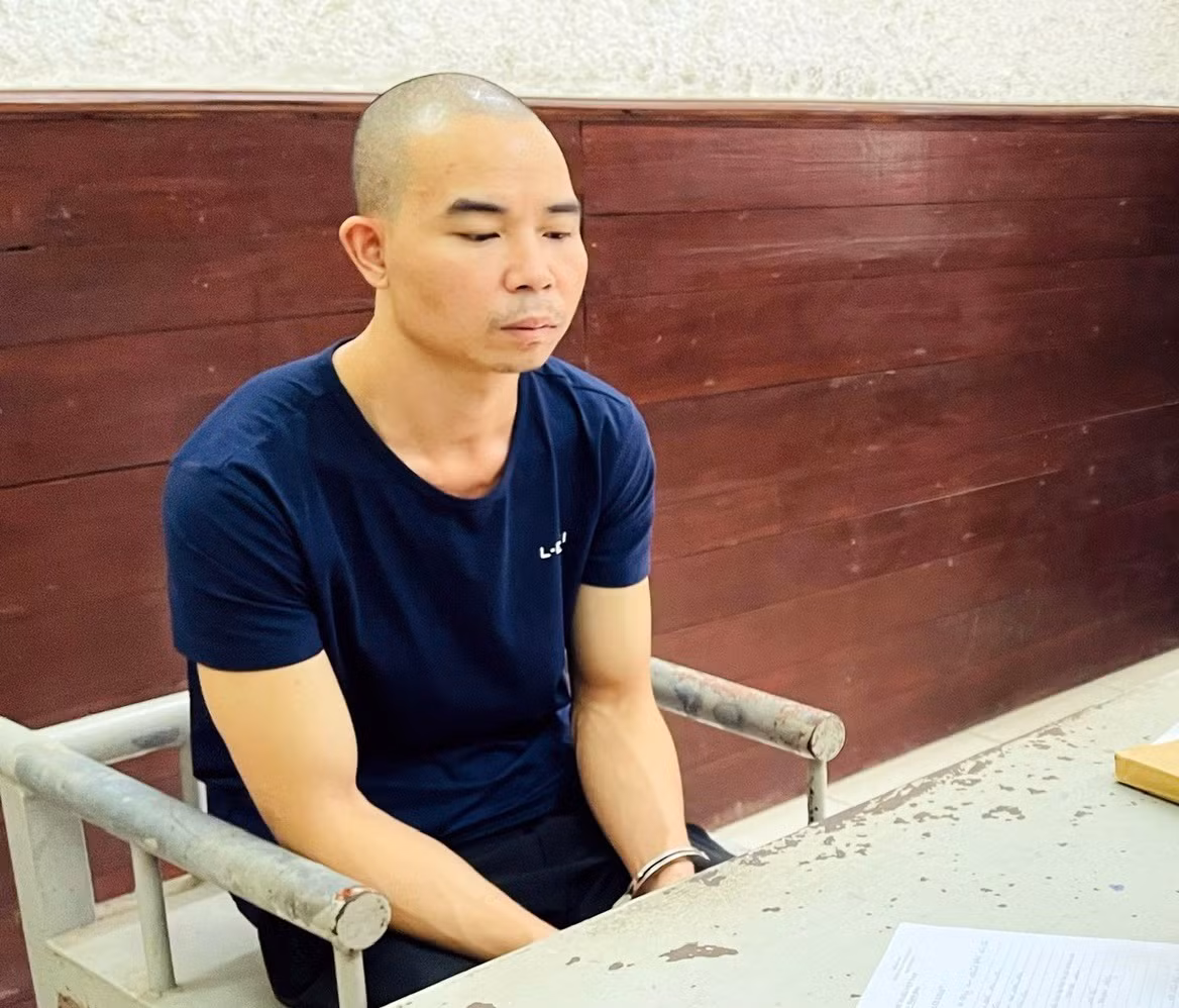 Ngày 11/9, Công an TP. Lào Cai, tỉnh Lào Cai, đã tạm giữ hình sự Chấu Văn Diu (34 tuổi, người địa phương). Đây là đối tượng mang 2 lệnh truy nã về tội Trộm cắp tài sản, bị bắt sau gần 8 năm lẩn trốn.