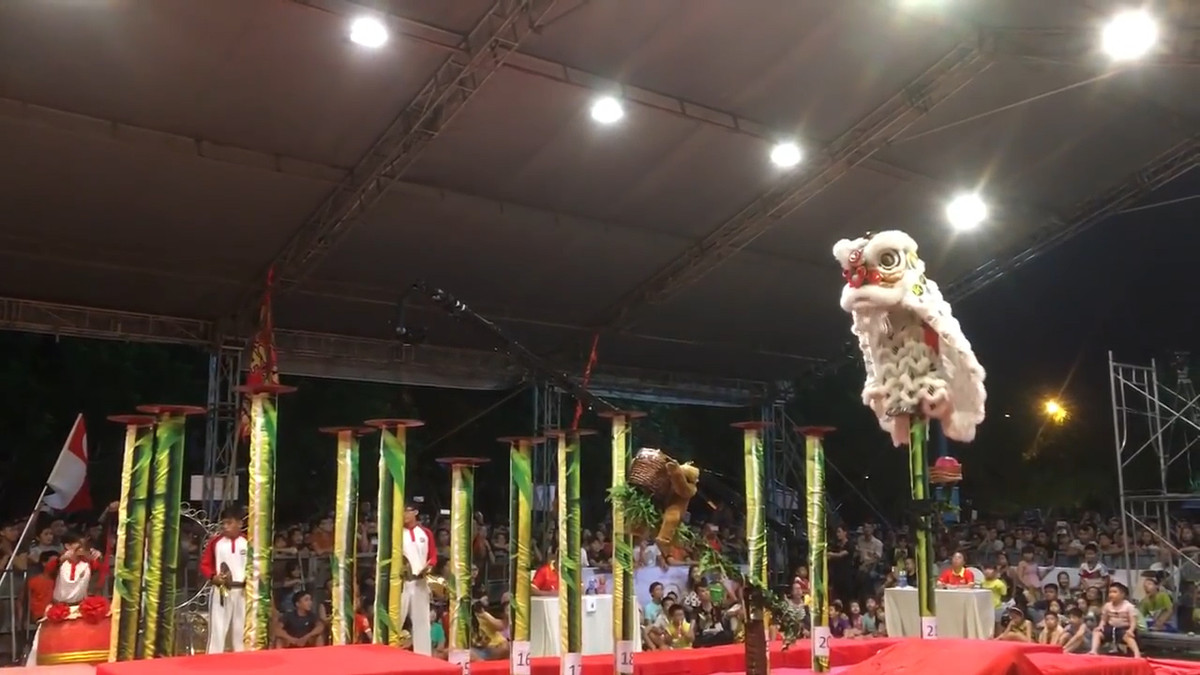 Lân đổi hướng.