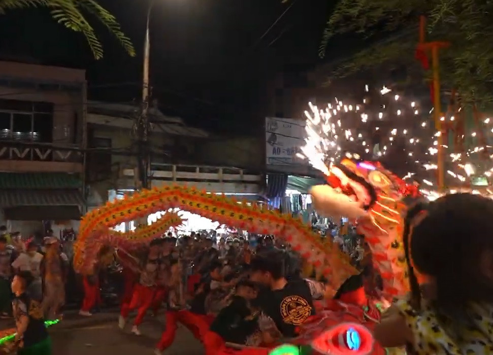 Nhiều nhóm múa lân ở Quảng Nam năm nay đã có những sáng tạo đặc biệt, được khán giả cổ vũ nhiệt tình.