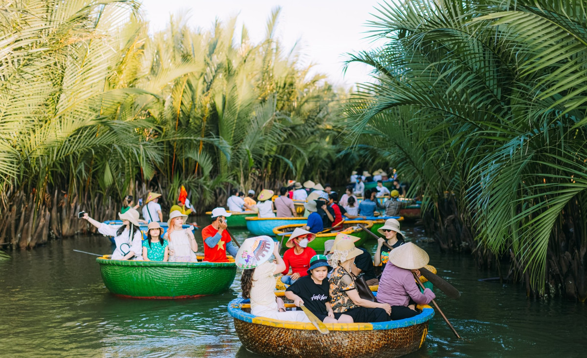 Theo lời kể của người dân địa phương, rừng dừa Bảy Mẫu đã có từ cách đây hàng trăm năm.