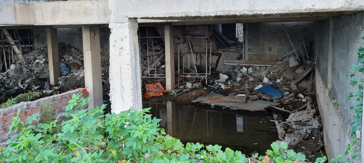 Cảnh hoang tàn nơi dự án nghìn tỷ khiến nhiều người không khỏi xót xa.