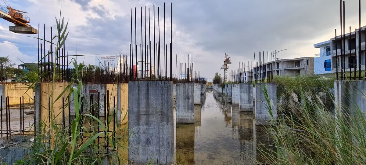 Thế nhưng kể từ 2011 trở đi, số phận của dự án gắn liền với không chỉ nhà đầu tư Hàn Quốc mà còn có Công ty cổ phần Xây dựng 79 và Công ty cổ phần Nova Bắc Nam 79, các doanh nghiệp đều do Vũ “nhôm” nắm quyền hoặc chi phối.