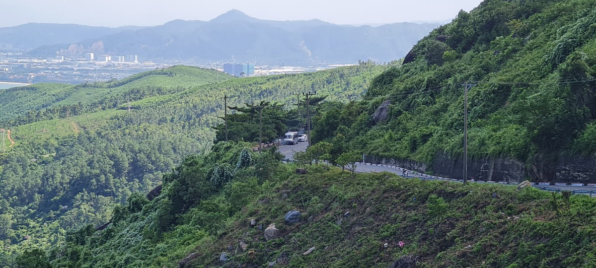 Đèo Hải Vân hay còn được biết đến với cái tên đèo Mây (đỉnh đèo thường có mây bao phủ) hay đèo Ải Vân vì trên đỉnh đèo có một cửa ải.