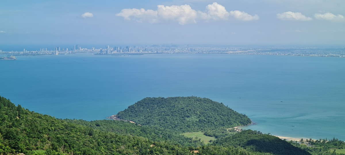 Phóng tầm mắt ra các hướng để cùng chiêm ngưỡng bức tranh thiên nhiên tráng lệ, xứng tầm “Thiên hạ đệ nhất hùng quan”.