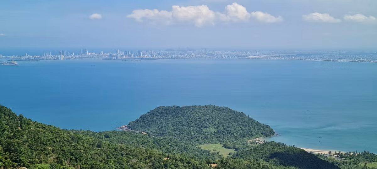 Phóng tầm mắt ra các hướng để cùng chiêm ngưỡng bức tranh thiên nhiên tráng lệ, xứng tầm “Thiên hạ đệ nhất hùng quan”.