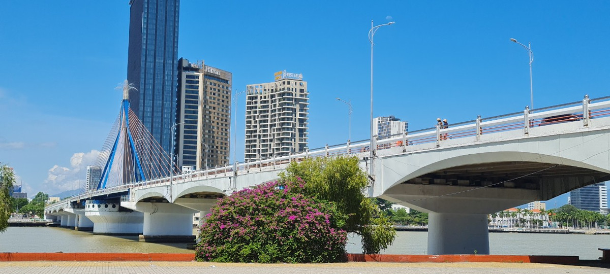 Chính vì vậy, cùng với danh thắng Ngũ Hành Sơn, cầu quay sông Hàn trong nhiều năm được chọn làm biểu tượng của Đà Nẵng.