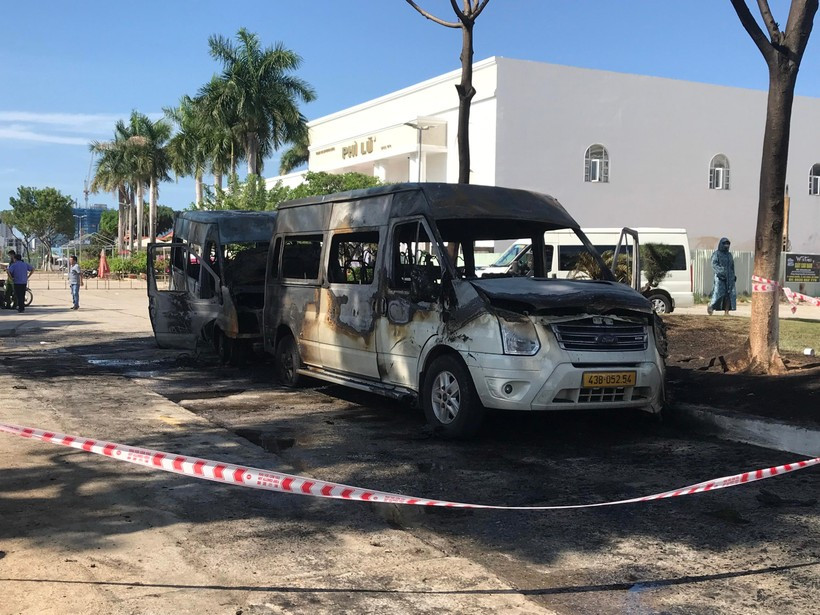 Vụ hỏa hoạn đã khiến cho hàng trăm thực khách đang ăn tiệc cưới tại đây một phen hoảng hốt.