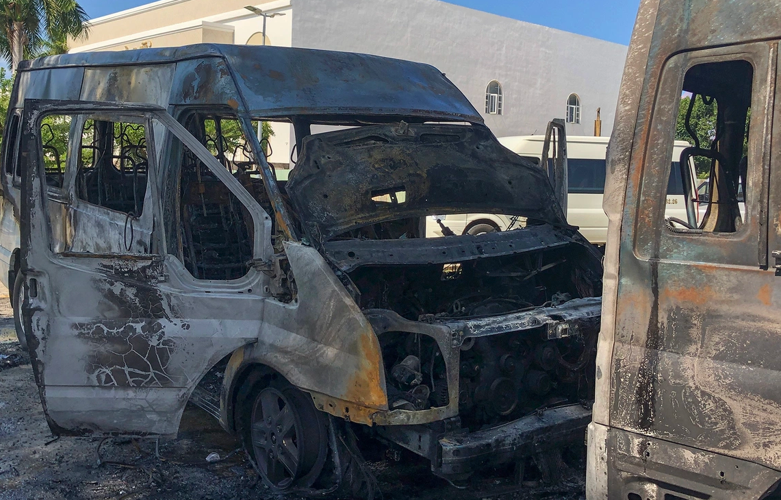 Nhận được tin báo, Đội Cảnh sát phòng cháy chữa cháy Công an quận Hải Châu, thành phố Đà Nẵng đã điều động 2 xe chữa cháy cùng hàng chục cán bộ, chiến sỹ đến hiện trường dập lửa.