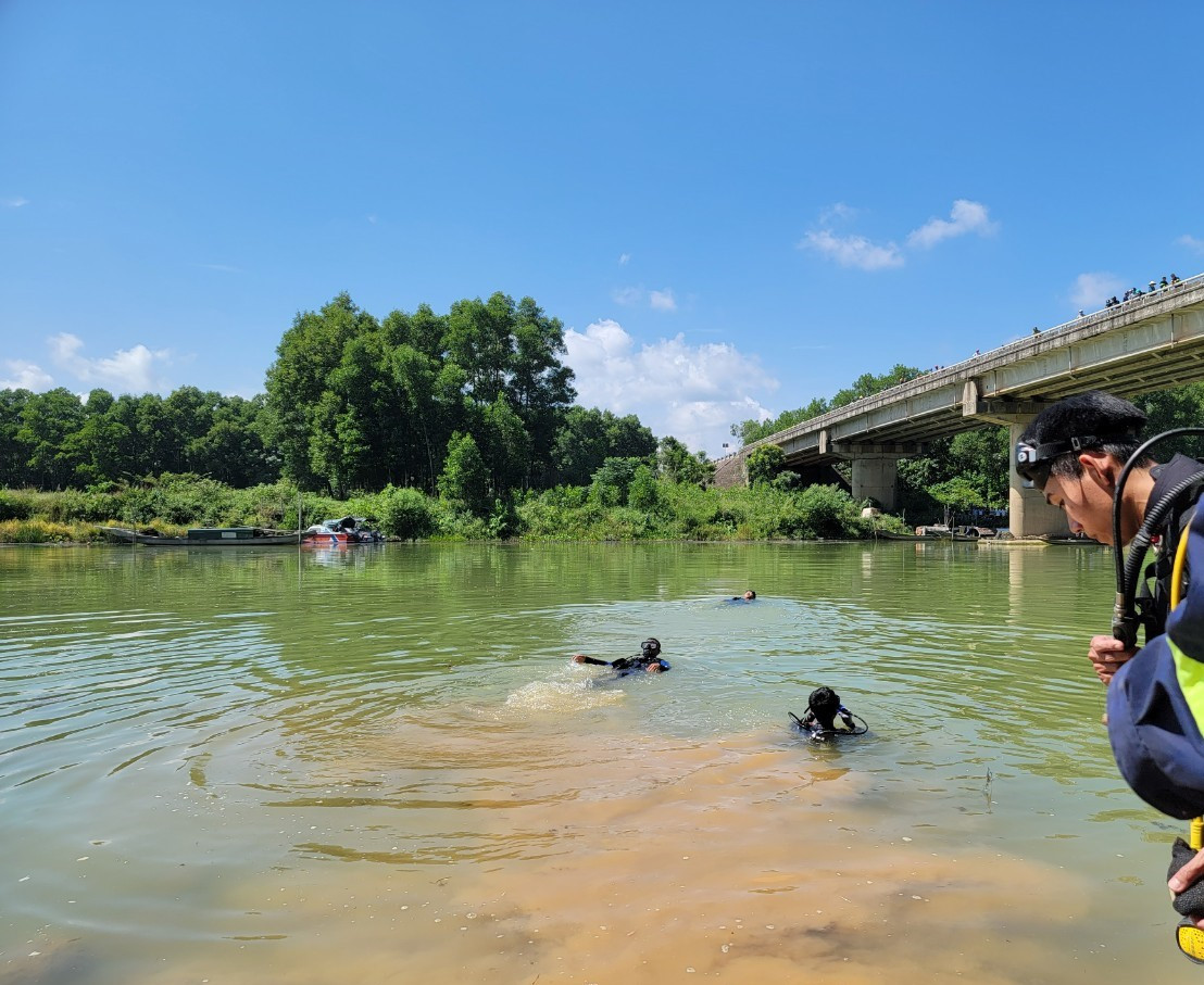 Quang Tri: Da tim thay thi the nam thanh nien nhay cau Duoi