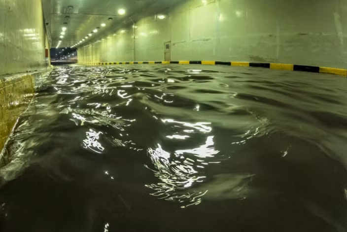 Da Nang: Cam luu thong qua cau, ham chui khi sieu bao Noru do bo-Hinh-2