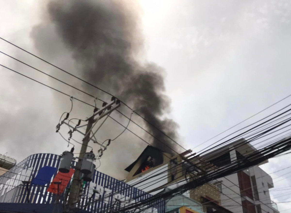 Hien truong vu chay lon tai cua hang xe may o Binh Thuan