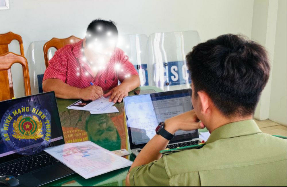 Dang hinh anh xuc pham uy tin lanh dao, mot facebooker bi xu phat