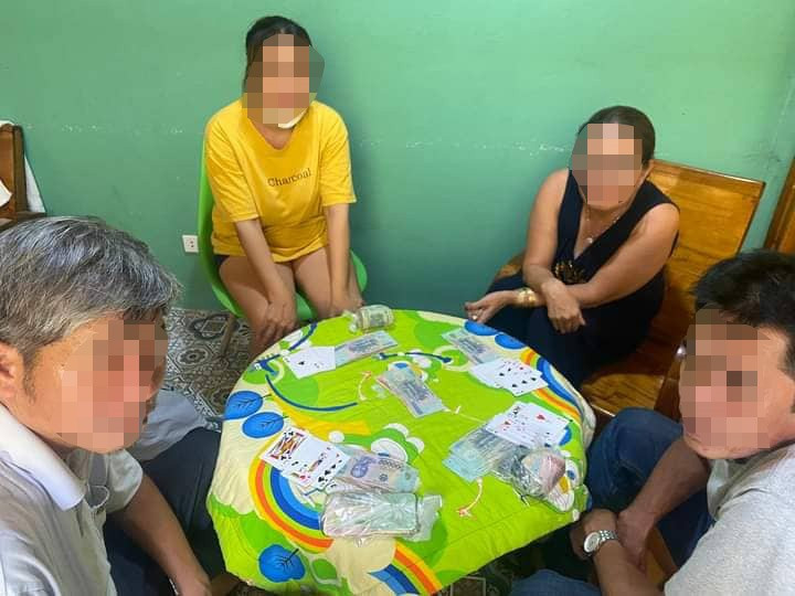 “Hoa mat” voi cac hinh thuc danh bac vua bi triet pha