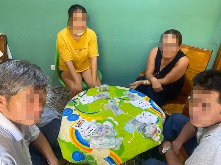 “Hoa mat” voi cac hinh thuc danh bac vua bi triet pha