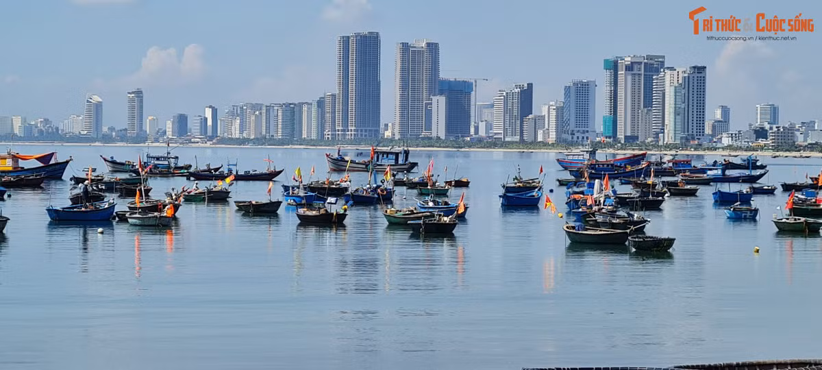 Nét đẹp cổ điển và hiện đại cùng hòa chung một khung hình.