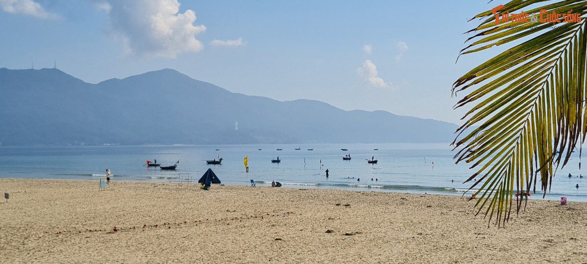 Nhìn từ góc nào thì Mỹ Khê cũng đẹp đến lạ.