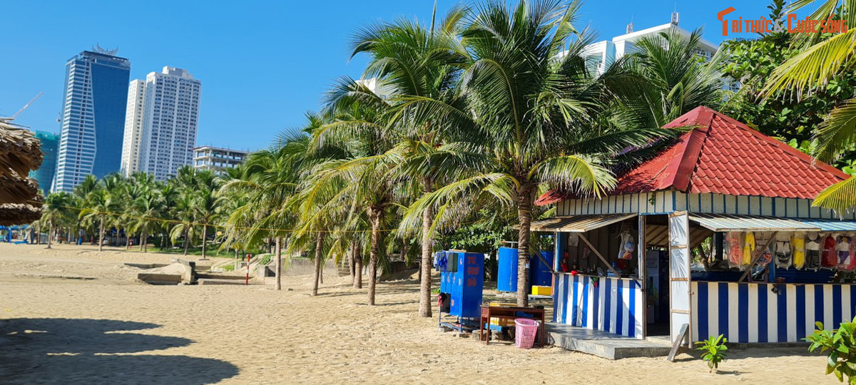 Bãi biển Mỹ Khê Đà Nẵng đẹp mê hoặc gần như thu hút du khách đến nghỉ dưỡng quanh năm.