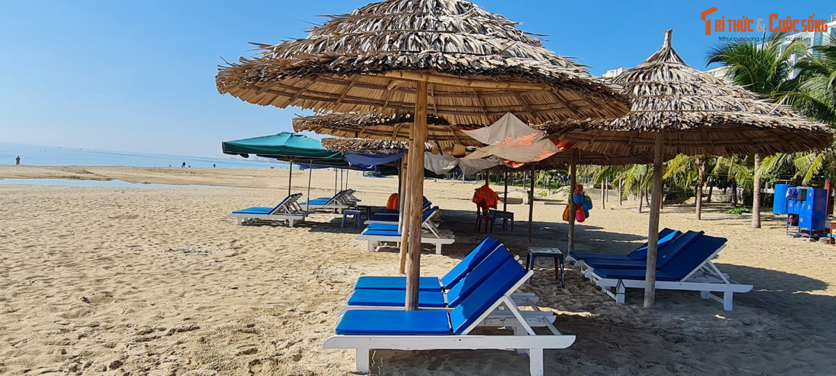 Thời điểm lý tưởng, đẹp nhất để đi biển Mỹ Khê là vào mùa hè, từ tháng 4 đến tháng 9 vì quãng thời gian này biển ít động, nắng đẹp.