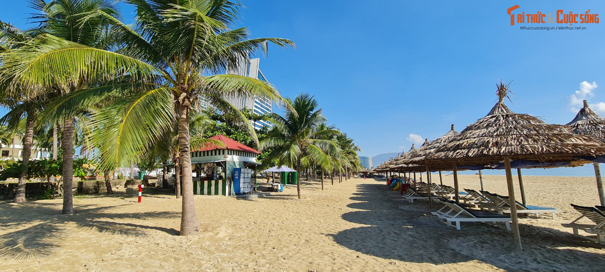 Không chỉ được Forbes vinh danh là một trong những bãi biển hấp dẫn nhất hành tinh, Mỹ Khê còn được tạp chí Australia - tờ Sunday Herald Sun bình chọn là một trong những bãi biển đẹp nhất châu Á.