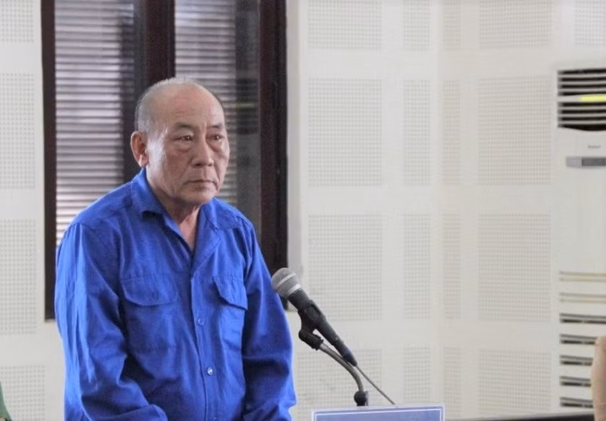 Ngày 14/9, Tòa án nhân dân thành phố Đà Nẵng mở phiên tòa sơ thẩm đối với bị cáo Nguyễn Công Văn (sinh năm 1950, trú huyện Diên Khánh, tỉnh Khánh Hòa) về tội “Lạm dụng tín nhiệm chiếm đoạt tài sản”. Đây là đối tượng đã lừa đảo hơn nửa tỷ đồng, sau đó vào chùa... sám hối, trốn truy nã 14 năm mới bị bắt.