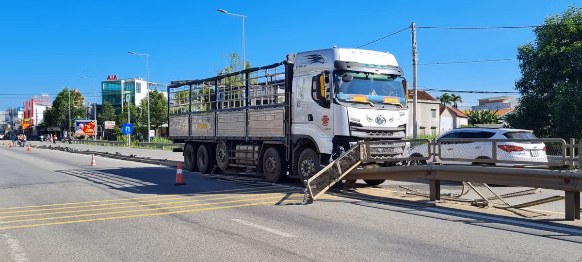 Hiện chưa rõ nguyên nhân xảy ra vụ tai nạn trên.