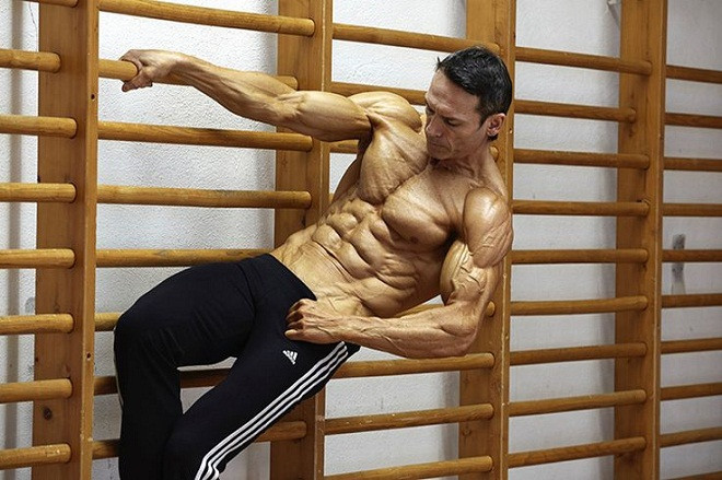 Người đàn ông nổi tiếng có thân hình săn chắc nhất thế giới - Hình 2 Nguoi dan ong noi tieng co than hinh san chac nhat the gioi-Hinh-2