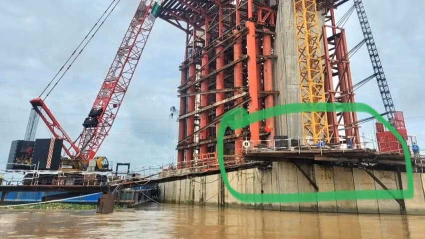 Thi cong cau My Thuan 2: 1 cong nhan roi xuong song mat tich