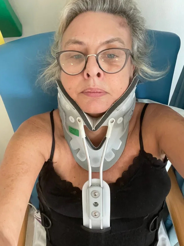 Chụp ảnh selfie bên vách đá, người phụ nữ rơi từ độ cao 10m - Hình 2 Chup anh selfie ben vach da, nguoi phu nu roi tu do cao 10m-Hinh-2