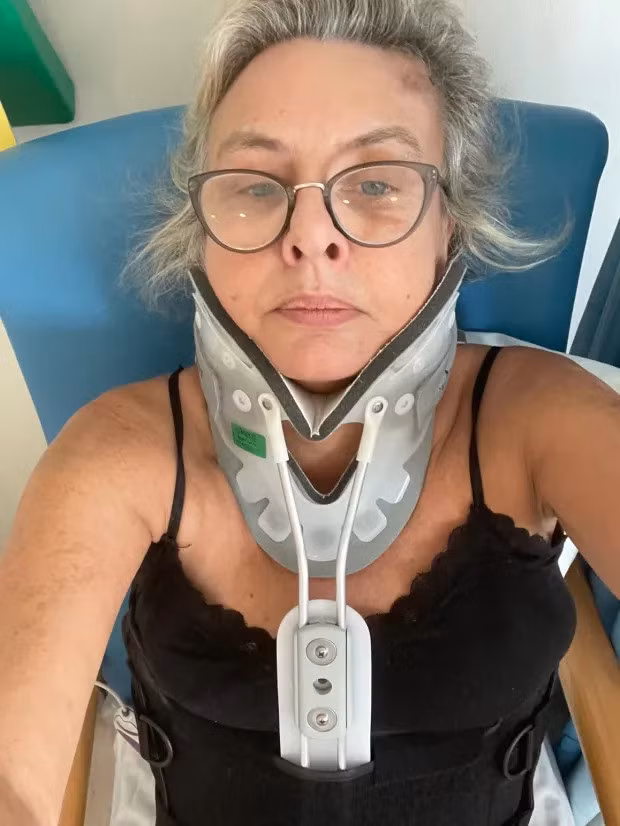 Chup anh selfie ben vach da, nguoi phu nu roi tu do cao 10m-Hinh-2