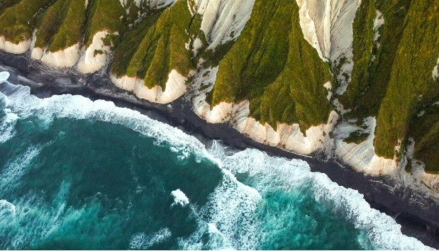 2. Hòn đảo của những vách đá trắng: Một hòn đảo thú vị khác của Kuril là Iturup, hòn đảo lớn nhất trong quần đảo. Ở phần phía bắc, hòn đảo này có một Vách đá Trắng khá độc đáo.