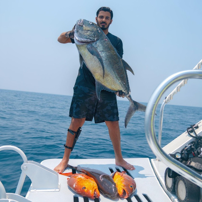 Vị hoàng tử sinh năm 1991 là người yêu thích các môn thể thao mạo hiểm và mê đi săn. Anh thường xuyên tham gia đánh cá trên biển hay đi săn cùng chim ưng.