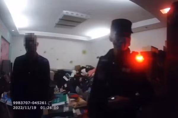 Goi dien cho canh sat dat tra sua, nguoi phu nu duoc cuu mang