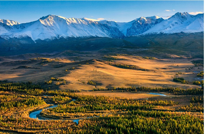 Do đó, các điều kiện tự nhiên ở thảo nguyên là không giống nhau. Có những thảo nguyên ở độ cao lớn của Kavkaz được bao phủ bởi những loại cỏ mọng nước và mặt khác, có những thảo nguyên sa mạc của Kalmykia.