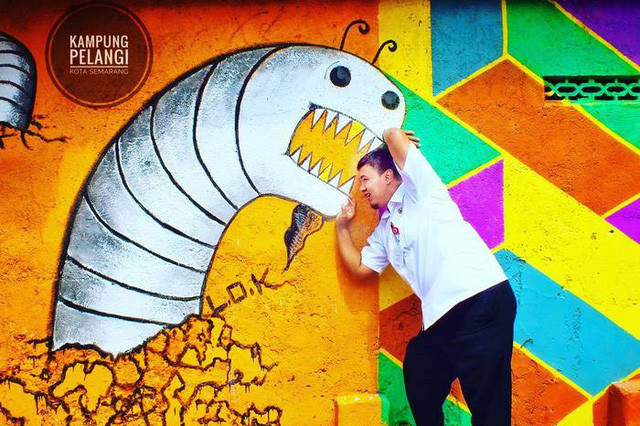 Nhiều khoảng tường nhà còn được biến hóa thành những bức tranh độc đáo. Nhờ đó, Kampung Pelangi ngày càng trở nên nổi tiếng và thu hút du khách đến tham quan.